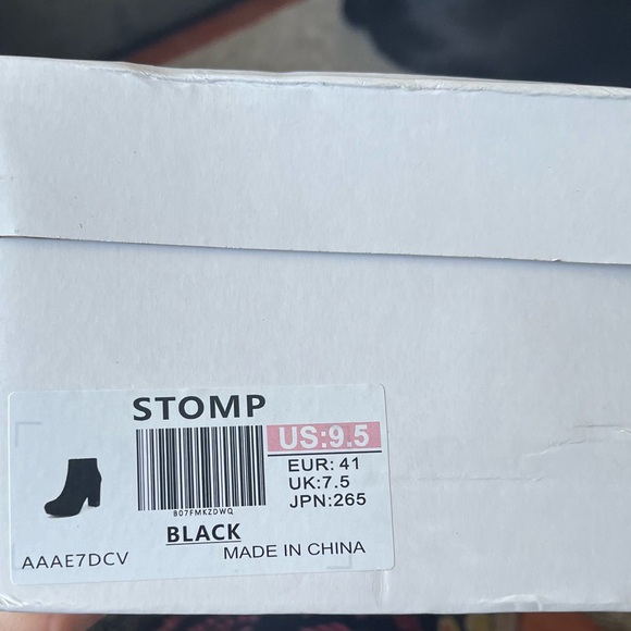 Dream Pairs Black faux suede High Heel Ankle Boots - Picture 3 of 3